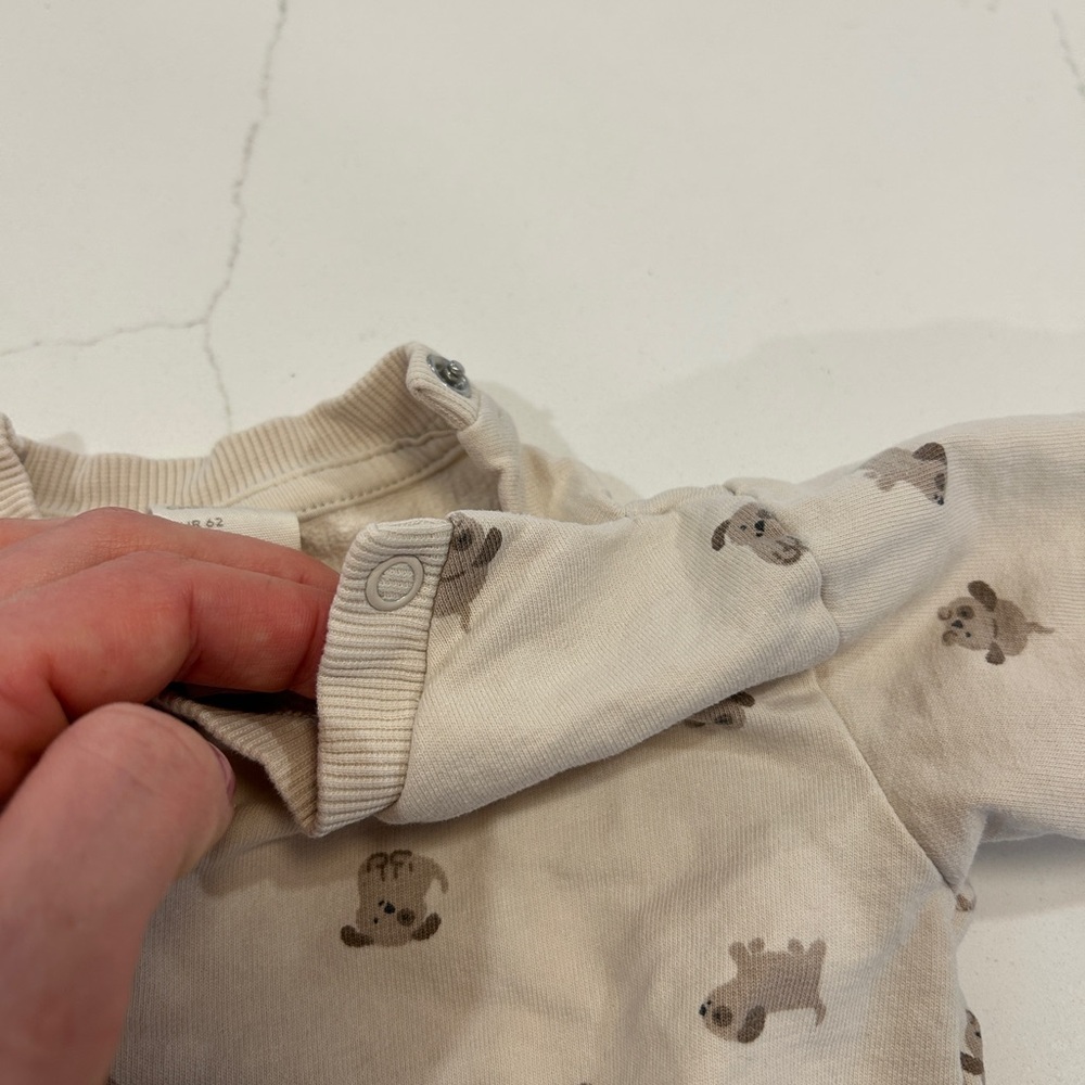 Adorable Cream Puppy Print Baby Outfit - Picture 4 of 5